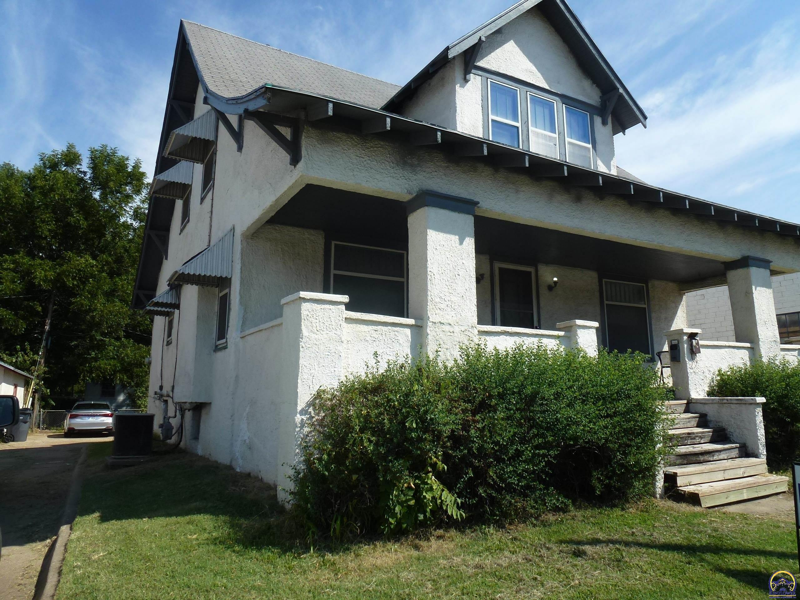 Photo of 712 W 6th Ave, Emporia, KS 66801