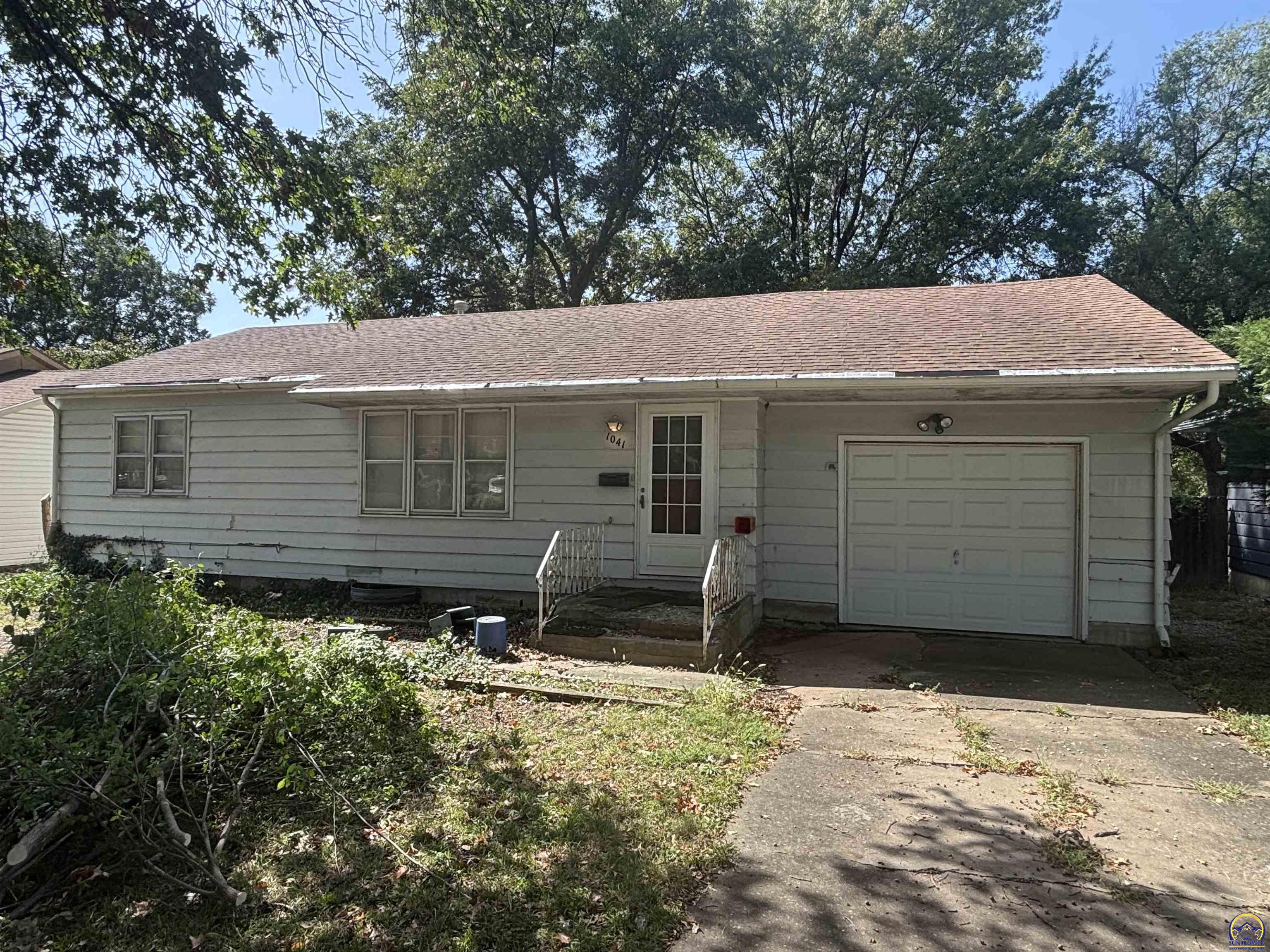 Photo of 1041 Woodland St, Emporia, KS 66801