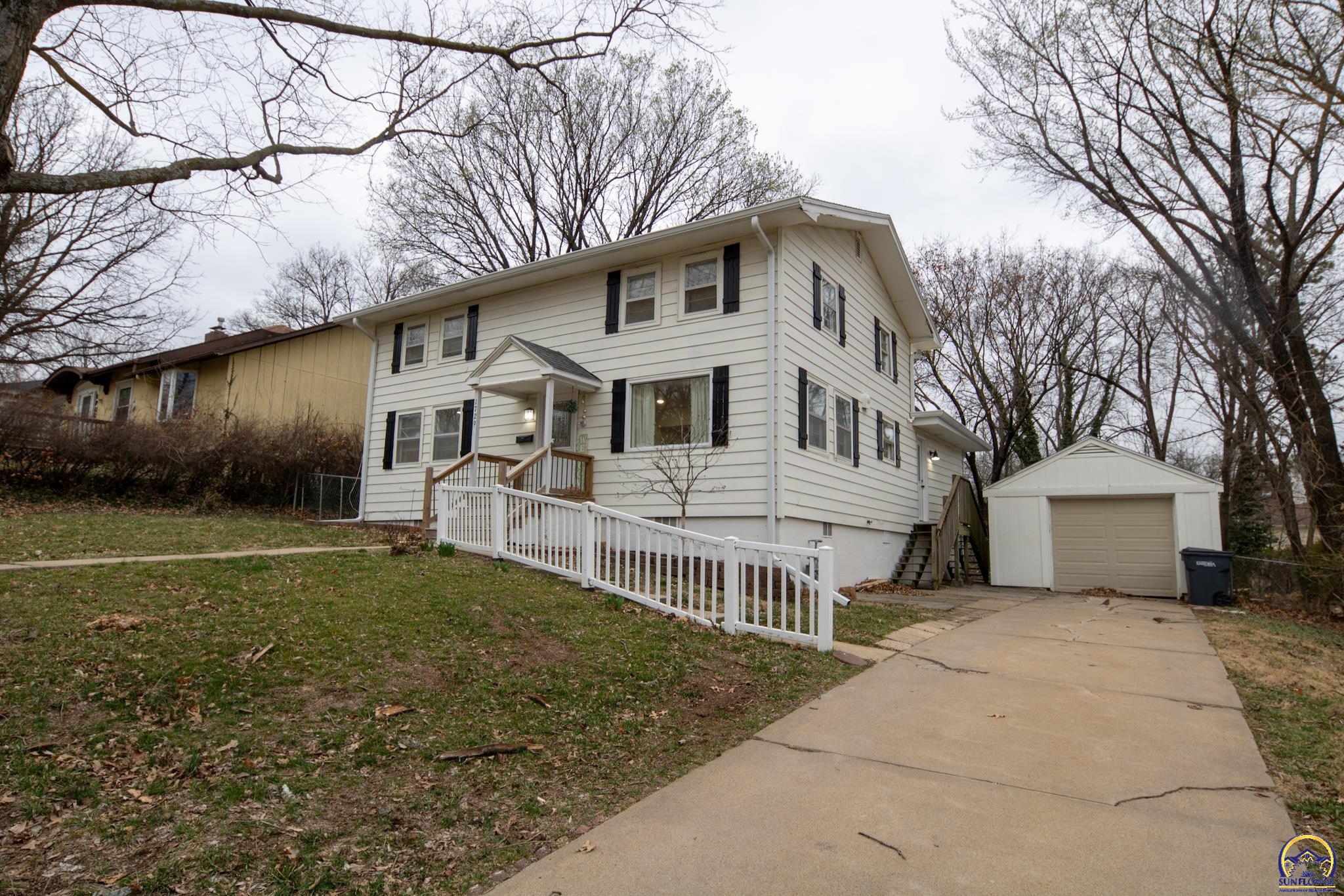 Photo of 1729 W Wilman Ct, Emporia, KS 66801