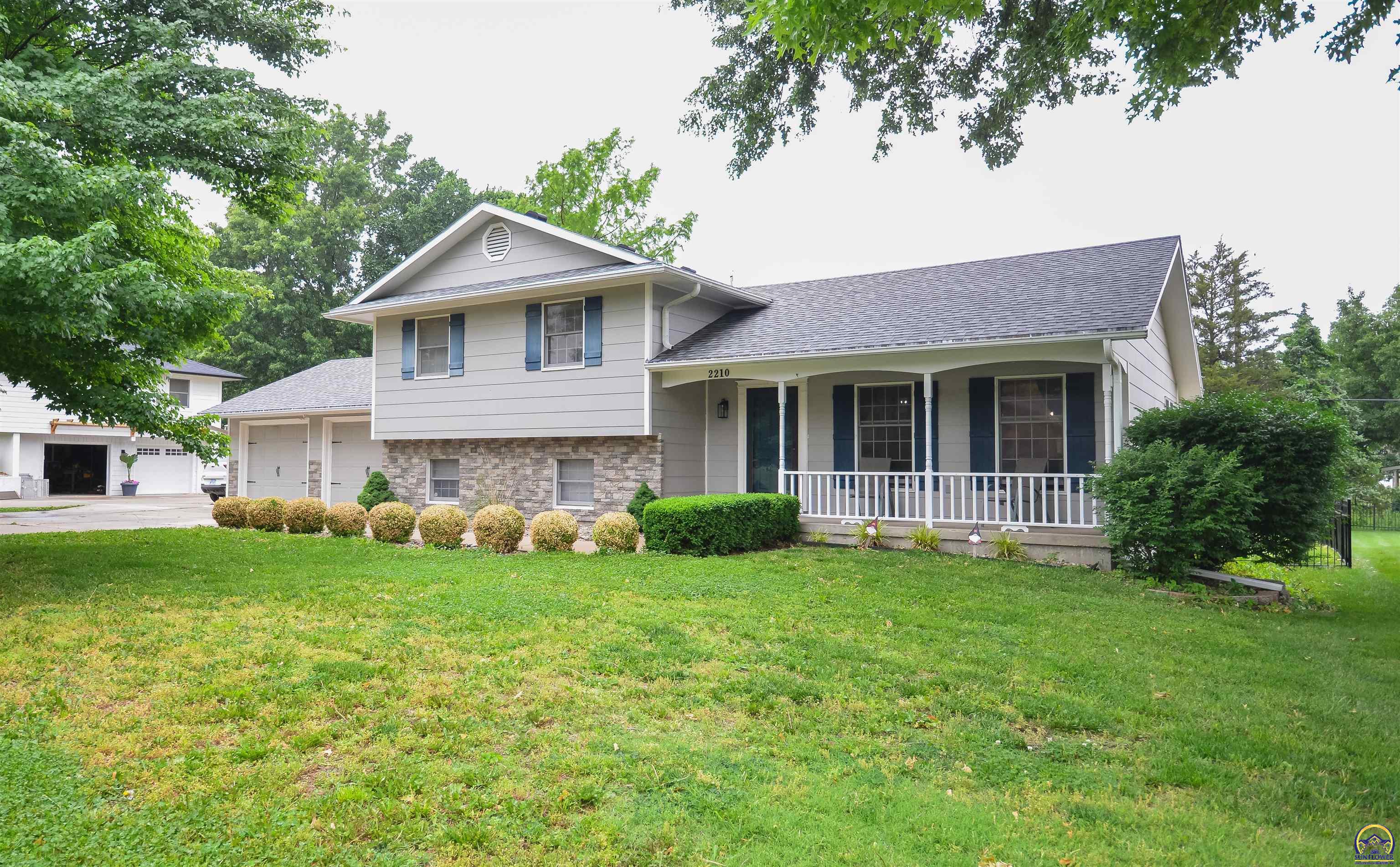 Photo of 2210 Redwood Ave, Emporia, KS 66801