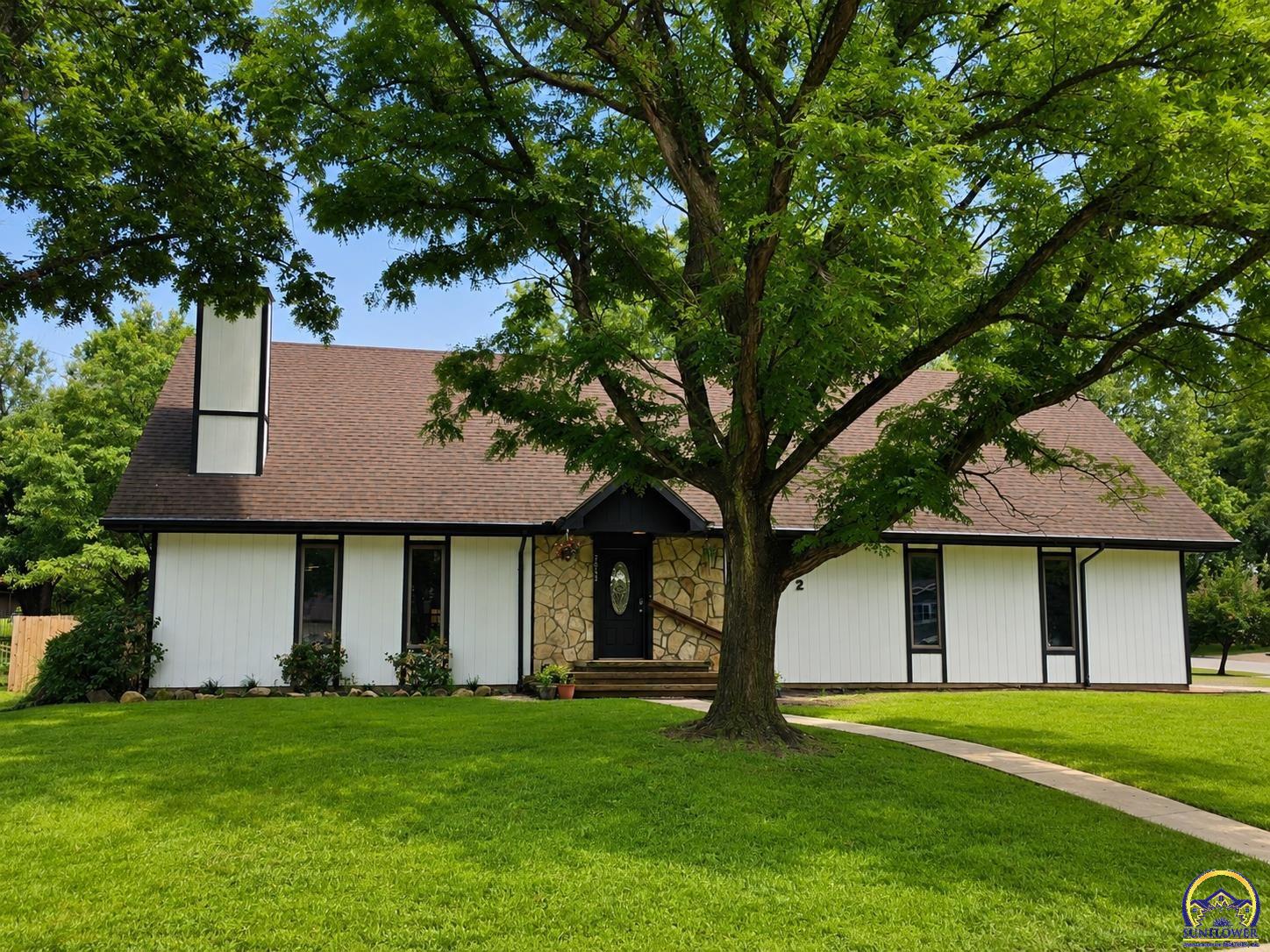 Photo of 2802 Monterey Dr, Emporia, KS 66801