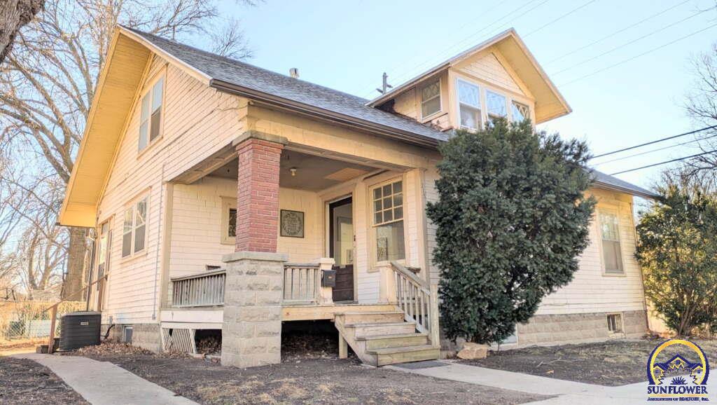 Photo of 215 E 8th Ave, Emporia, KS 66801