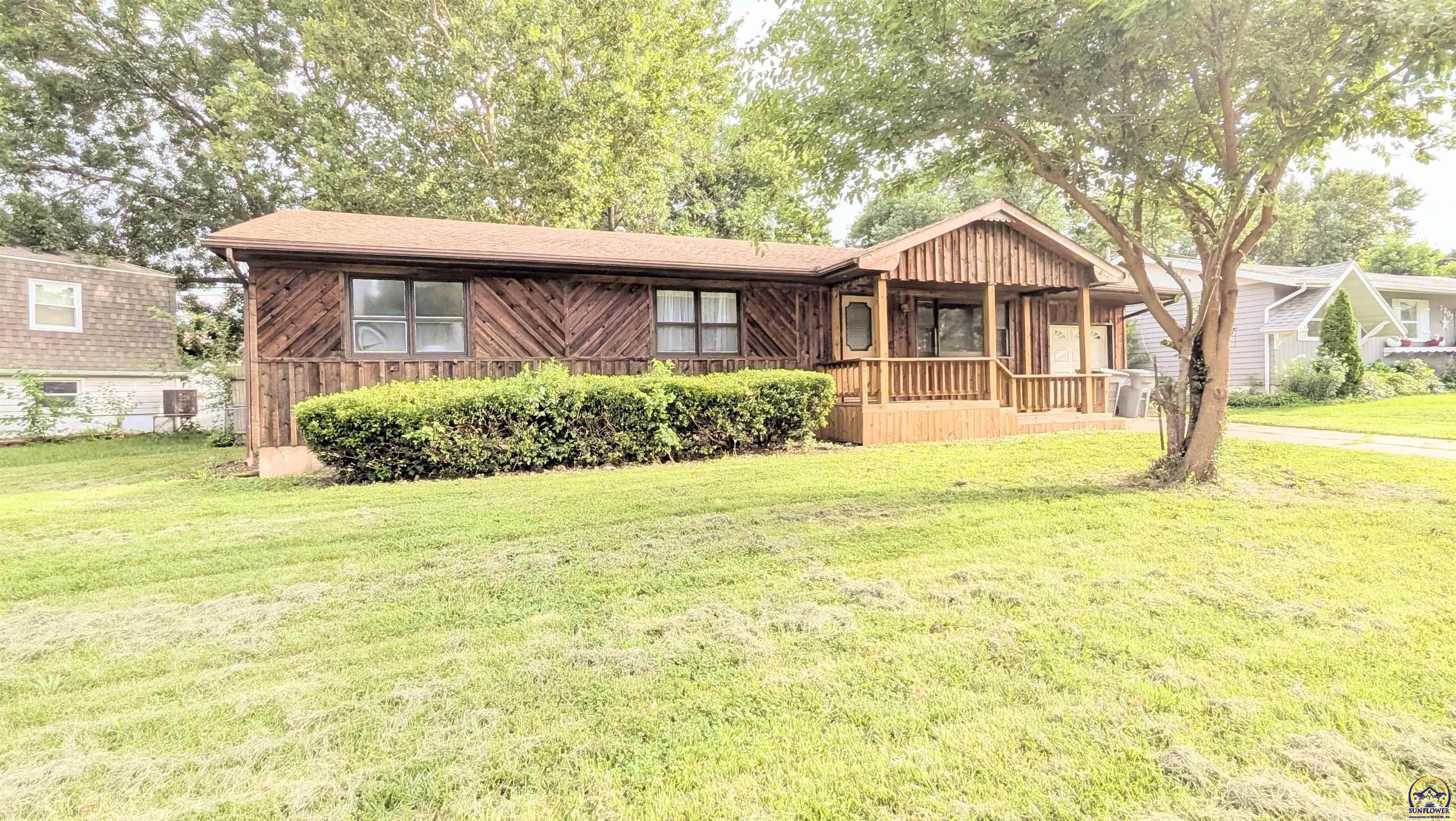 Photo of 2301 Arrowhead DR, Emporia, KS 66801