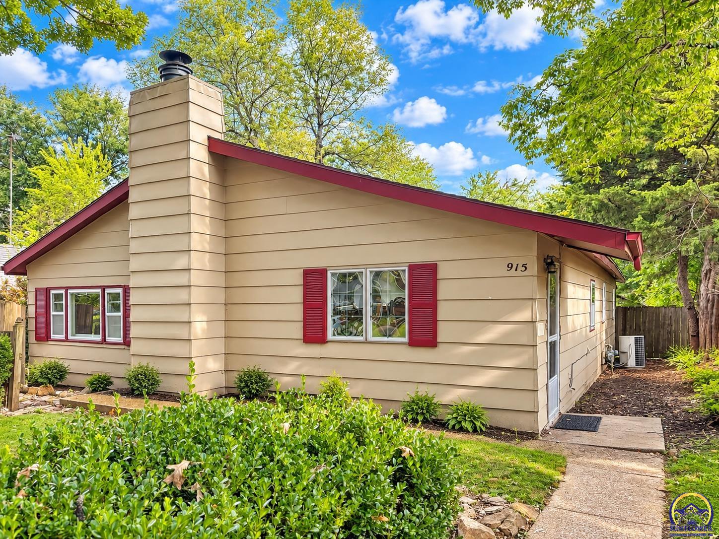 Photo of 915 Lincoln ST, Emporia, KS 66801