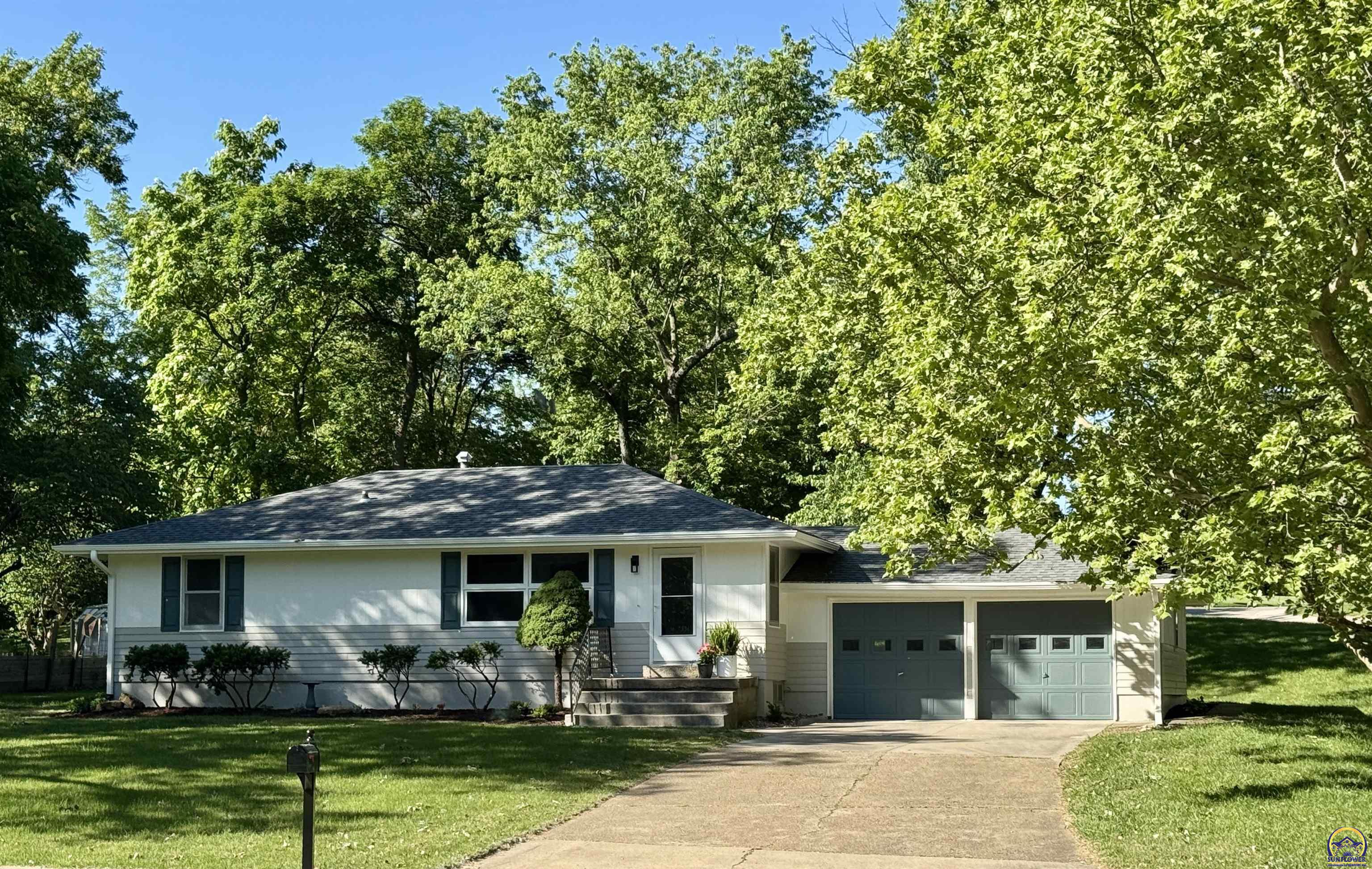 Photo of 1951 Briarcliff Ln, Emporia, KS 66801
