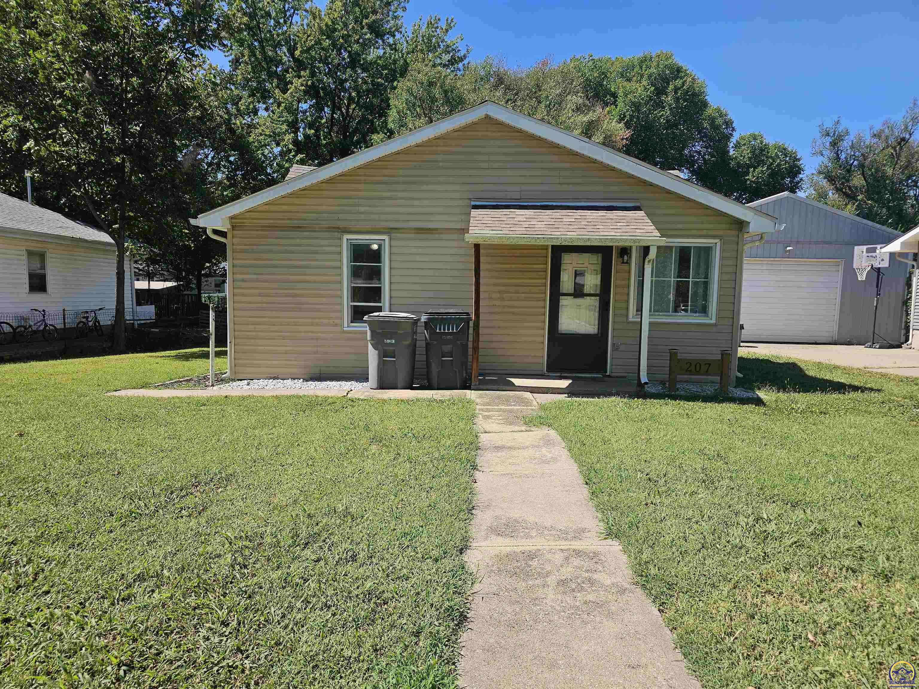 Photo of 207 S Cottonwood ST, Emporia, KS 66801
