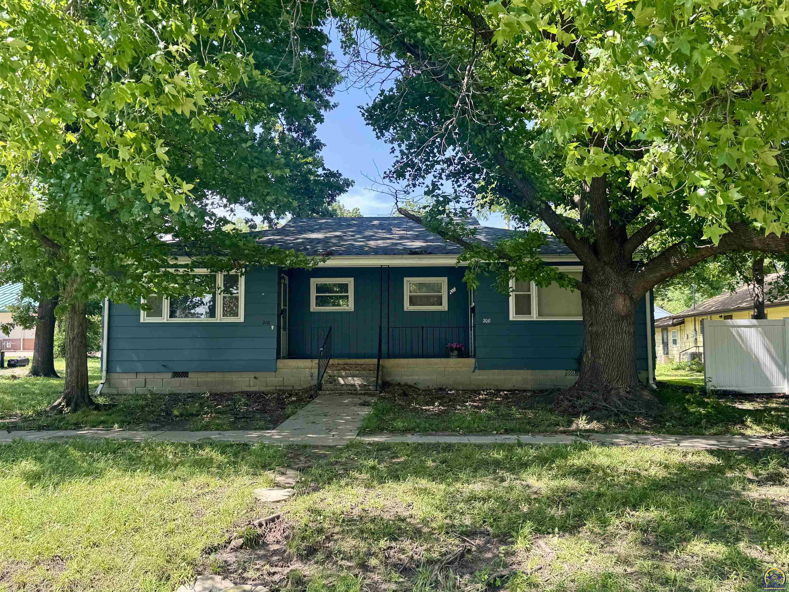 Photo of 208 & 210 Miami ST, Burlington, KS 66839