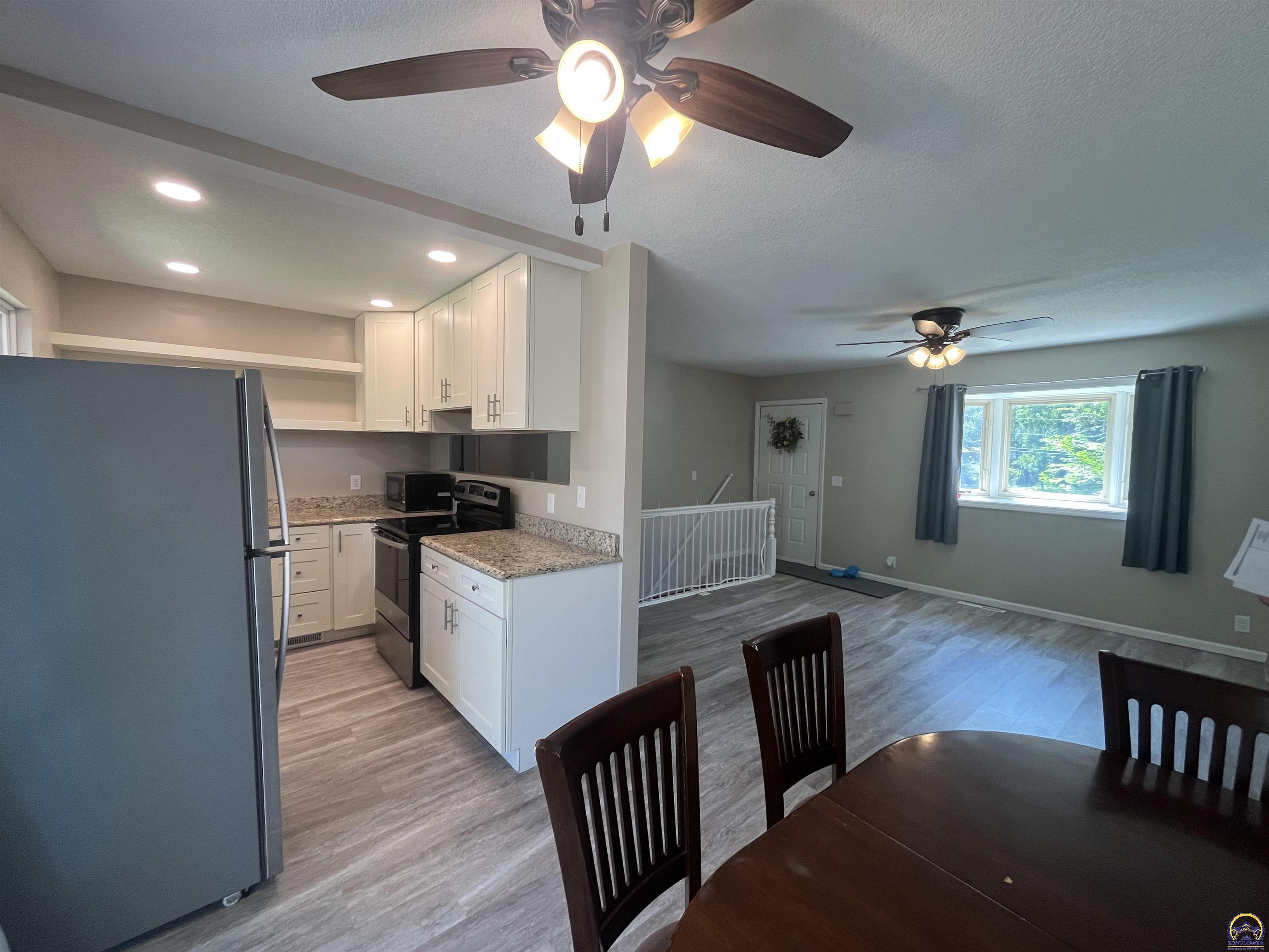 Photo of 2008 Maplecrest Dr, Emporia, KS 66801