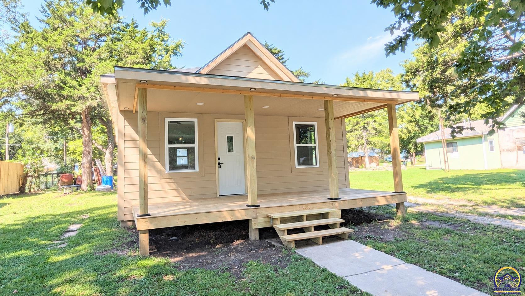 Photo of 17 Neosho St, Emporia, KS 66801