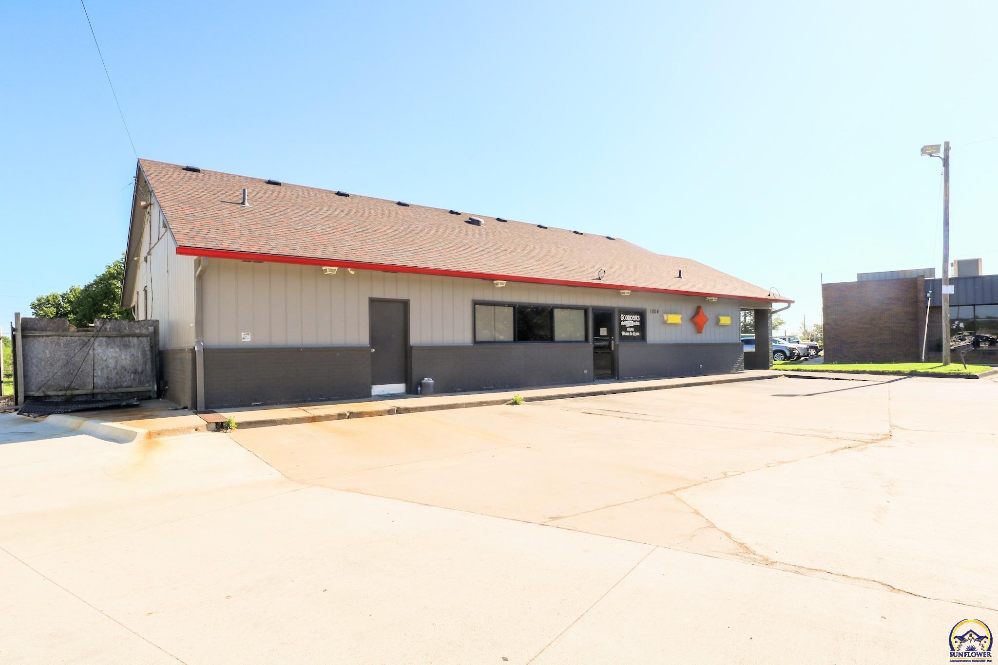 Photo of 1004 E 12th Ave, Emporia, KS 66801
