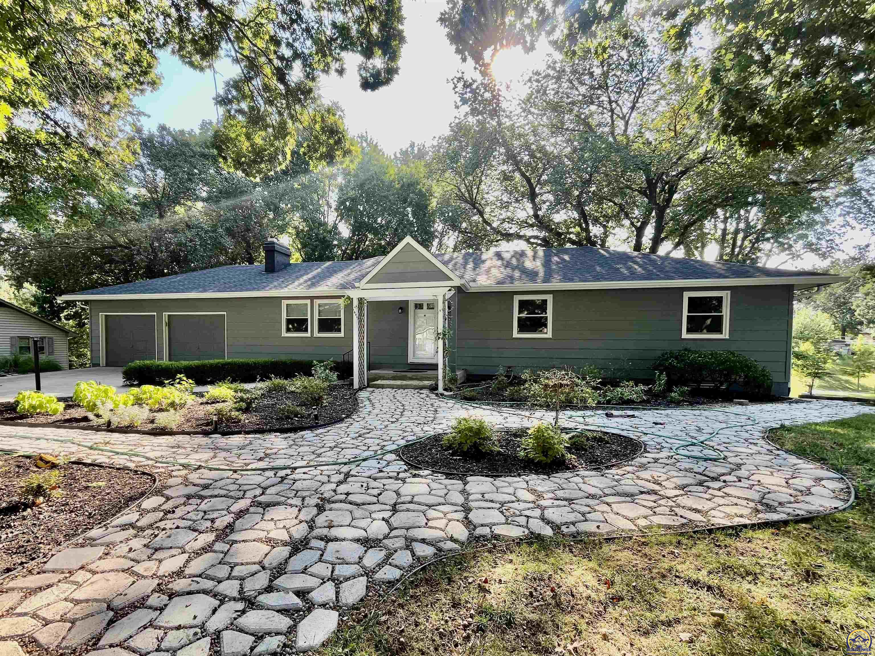 Photo of 2048 Huntington RD, Emporia, KS 66801