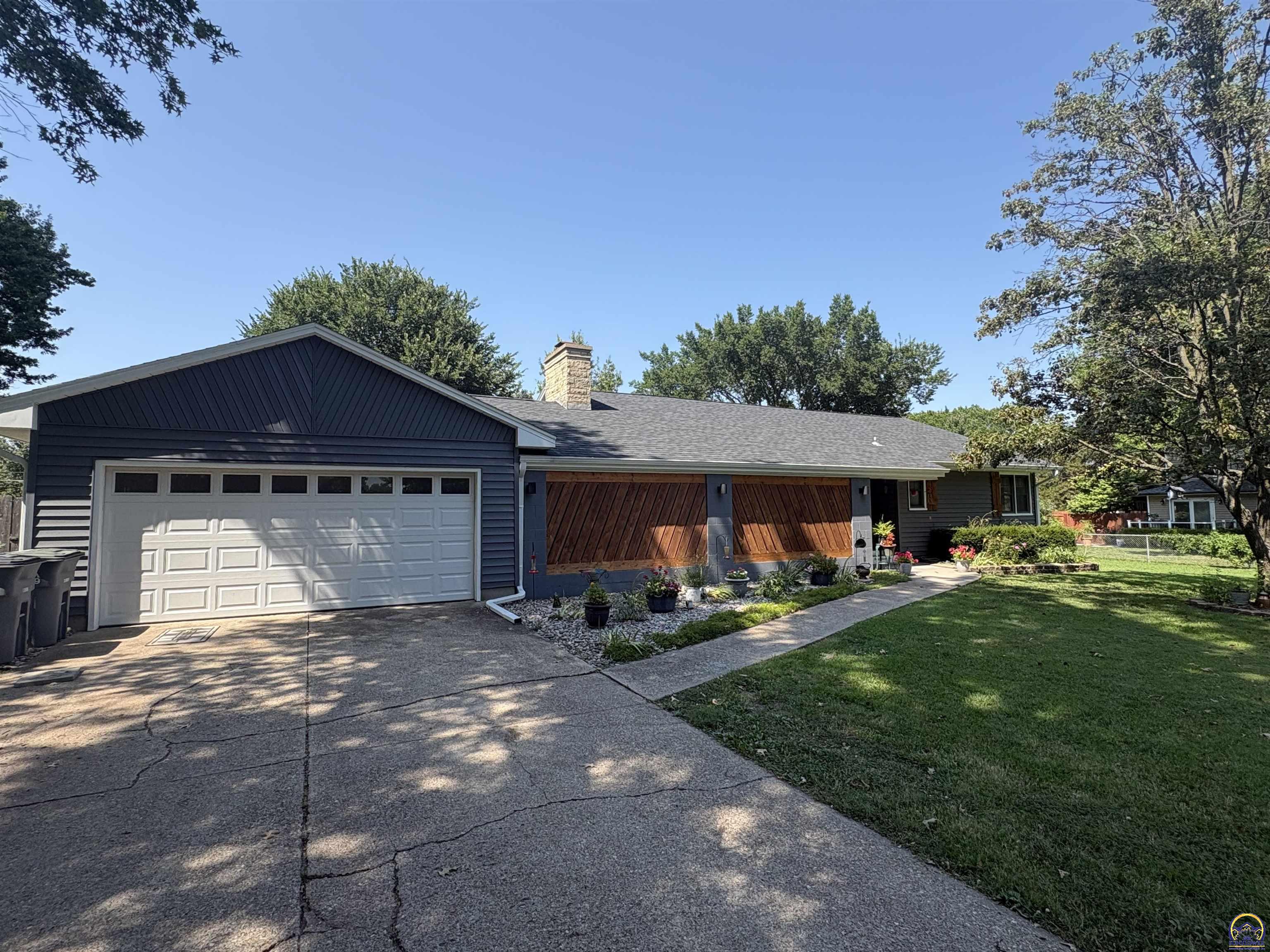 Photo of 2022 Prairie Ln, Emporia, KS 66801