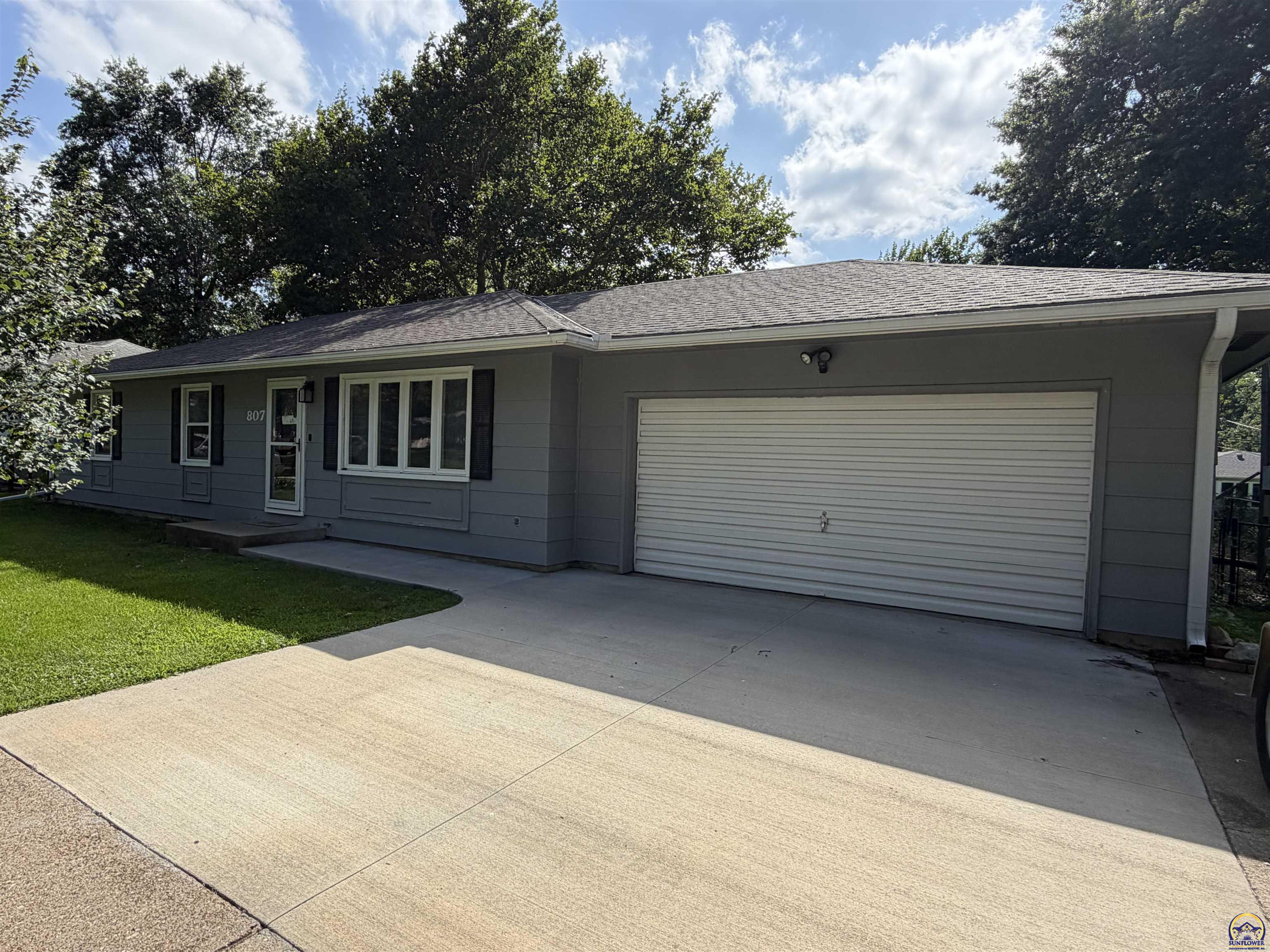 Photo of 807 Homewood St, Emporia, KS 66801