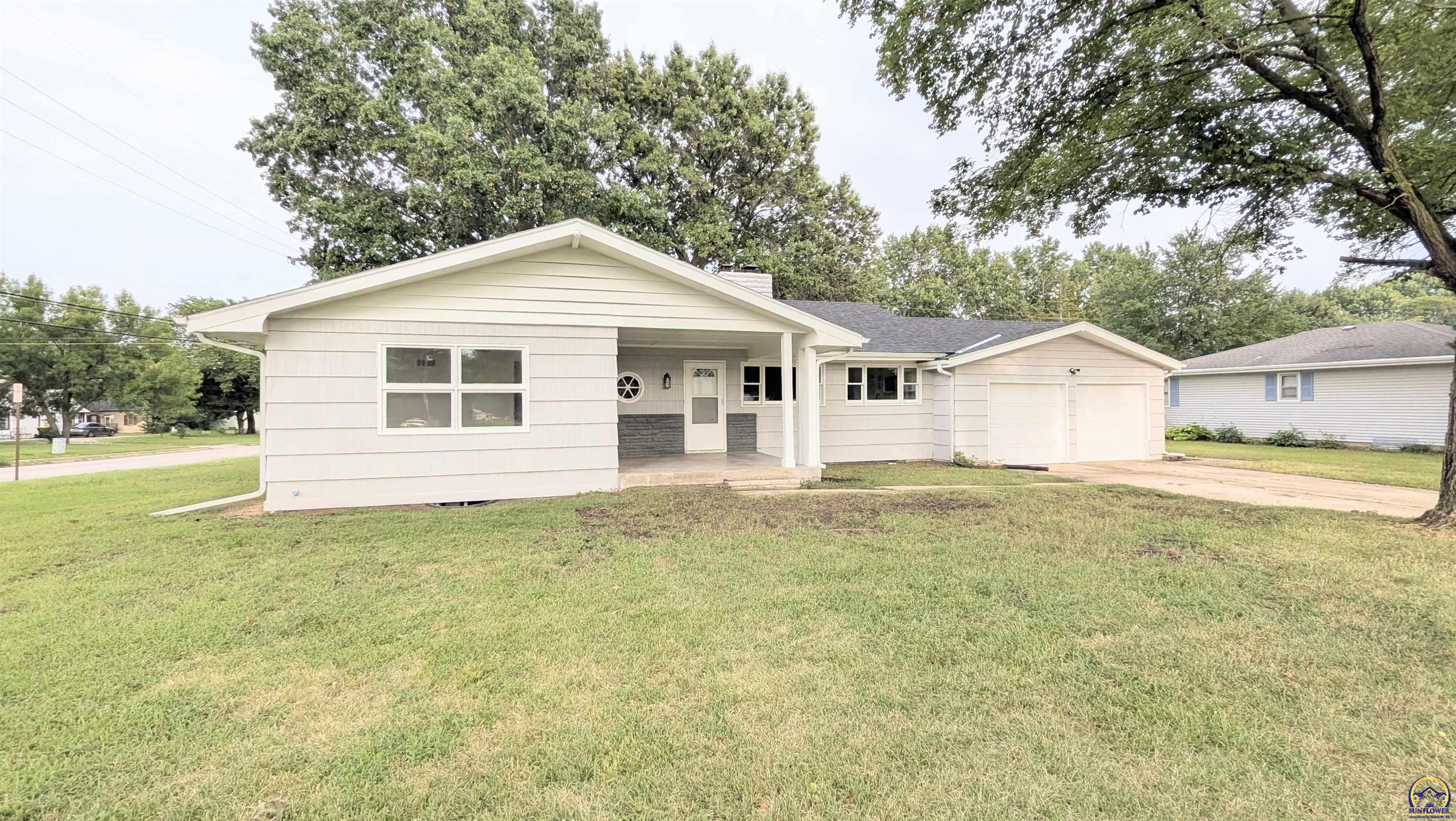 Photo of 1128 Thompson St, Emporia, KS 66801